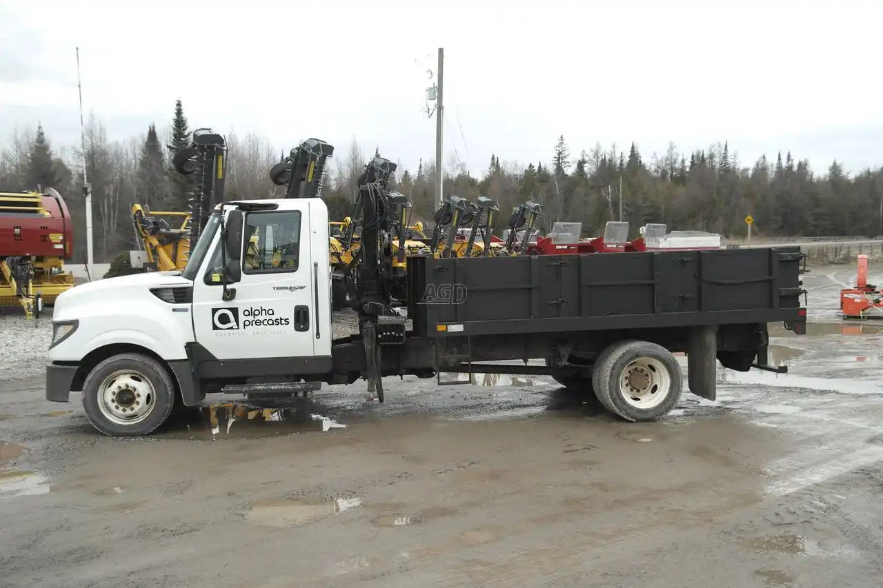 Gallery image 2 for 2013 International Terra Truck - Service