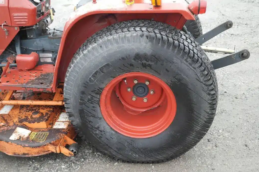 Gallery image 2 for Used Kubota B8200 Tractor