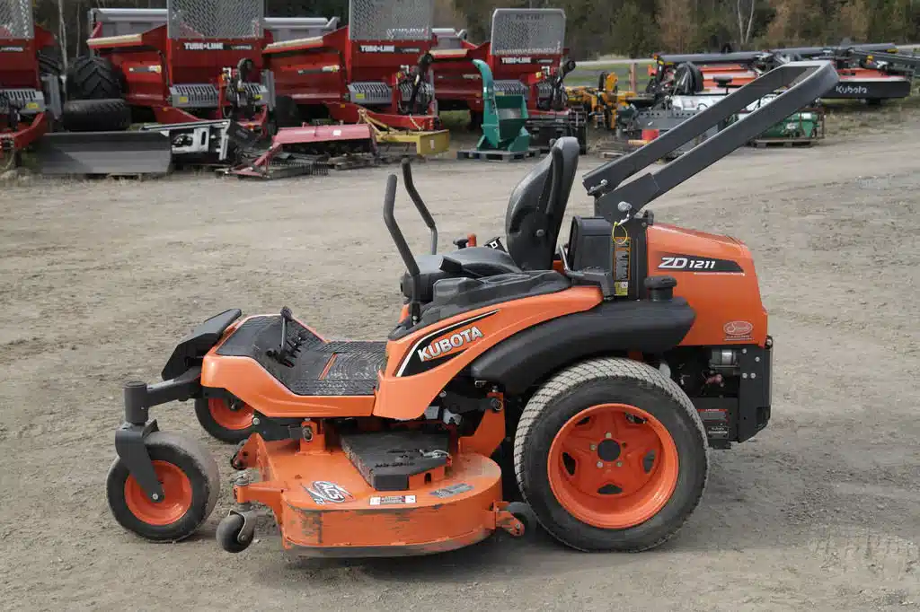 Gallery image 2 for Used Kubota ZD1211L-72 Mower - Riding