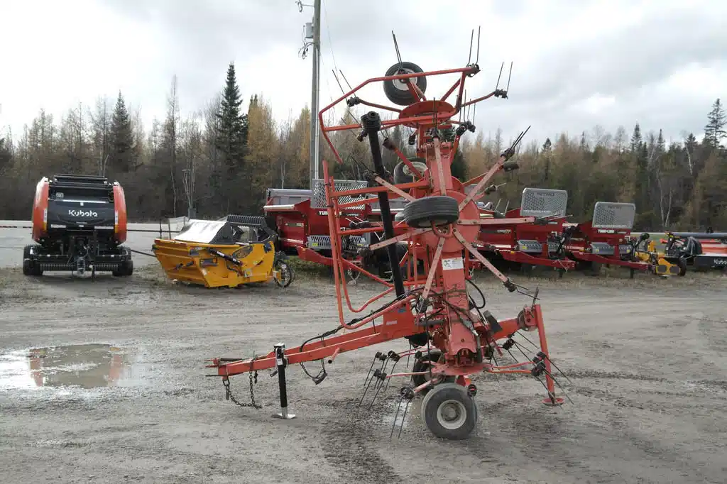 Gallery image 2 for Used Kuhn GF 7802 THA Rake