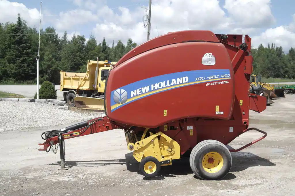 Gallery image 2 for Used New Holland ROLL-BELT 460 Round Baler