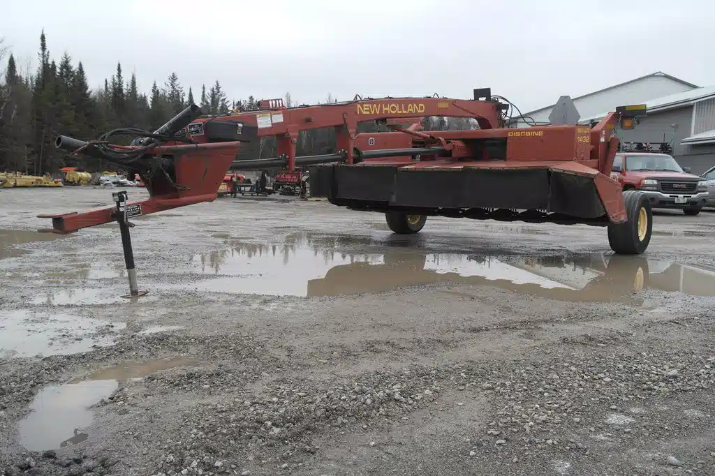 Gallery image 1 for Used New Holland 1432 Mower - Zero Turn