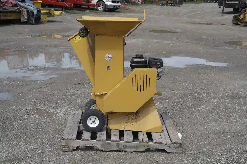 Gallery image 2 for Used Wallenstein BXMC32S Wood Chipper