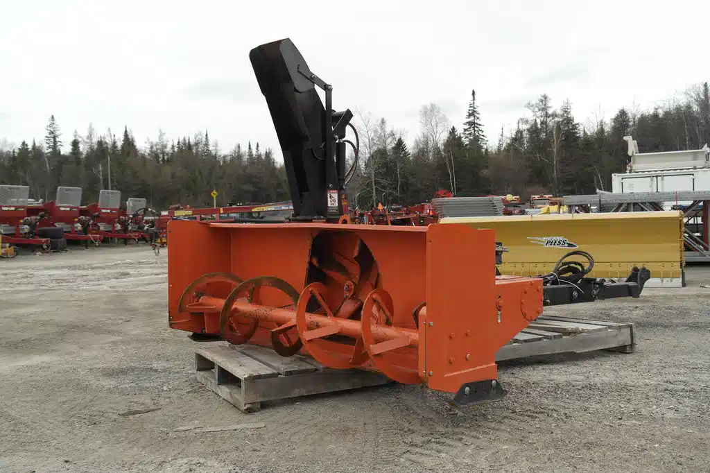 Gallery image 1 for Kubota L4479 Snow Blower
