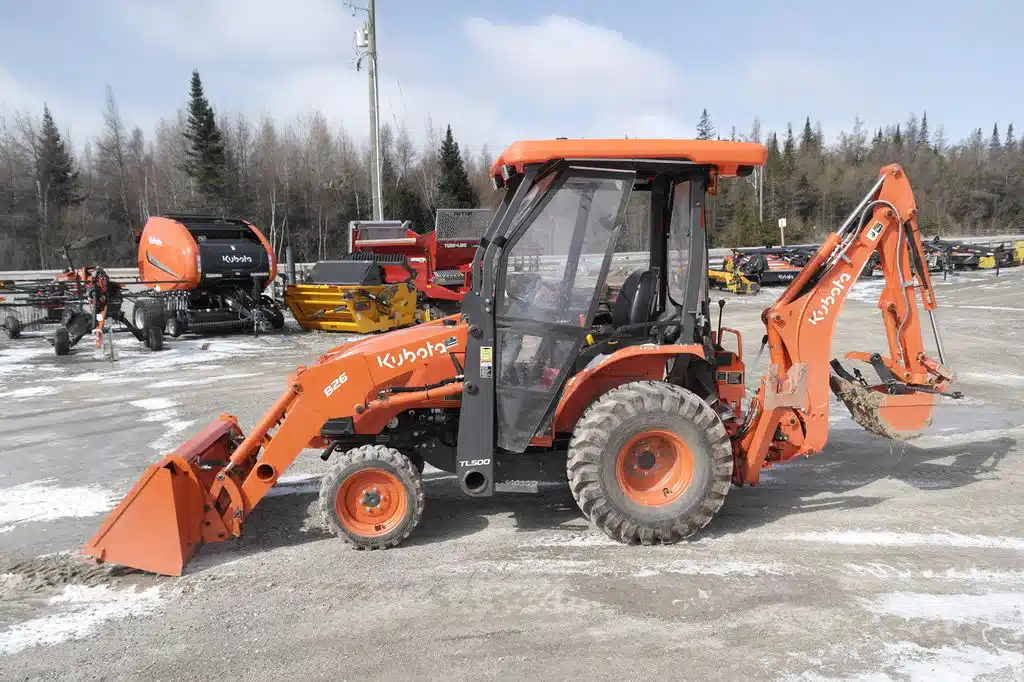 Gallery image 2 for Used Kubota B26 Front End Loader
