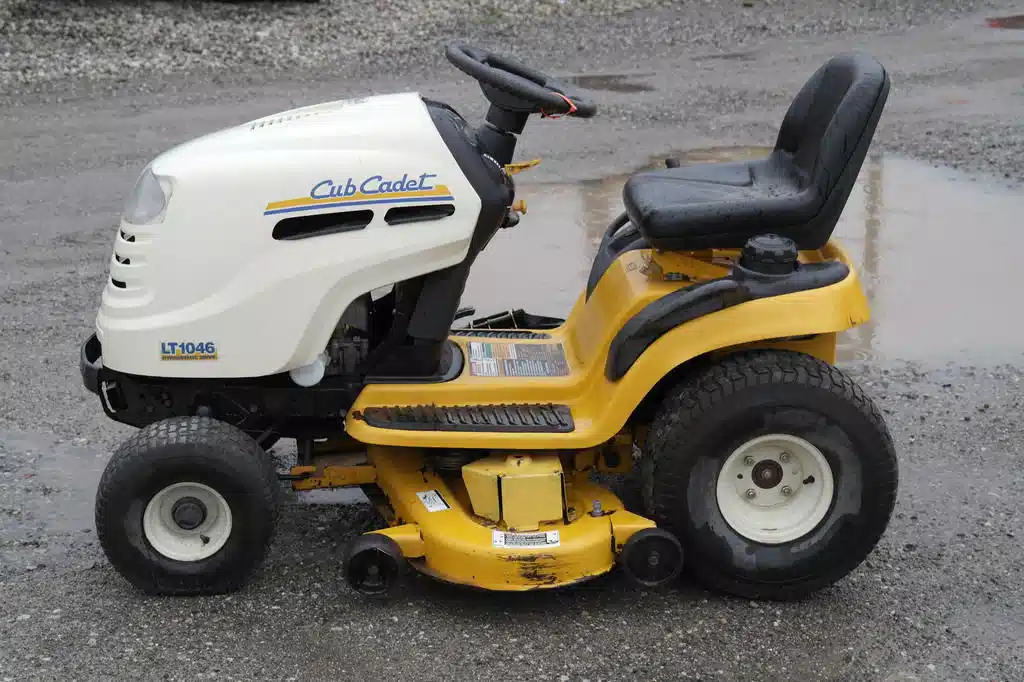 Gallery image 2 for Used Cub Cadet LT1046 Mower - Riding