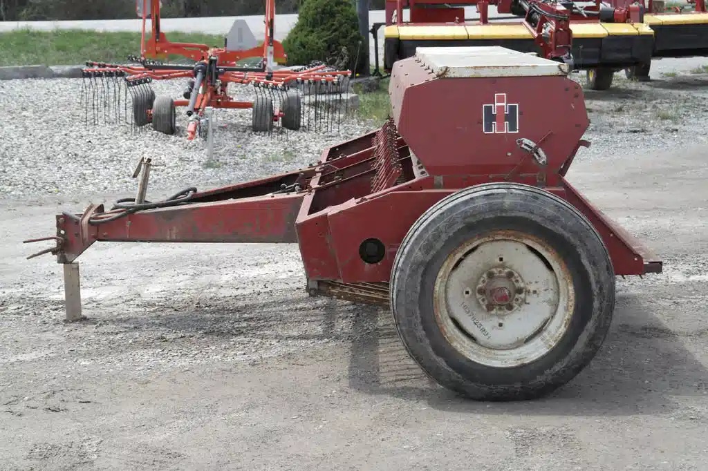 Gallery image 2 for Used International Harvester 510 Drill