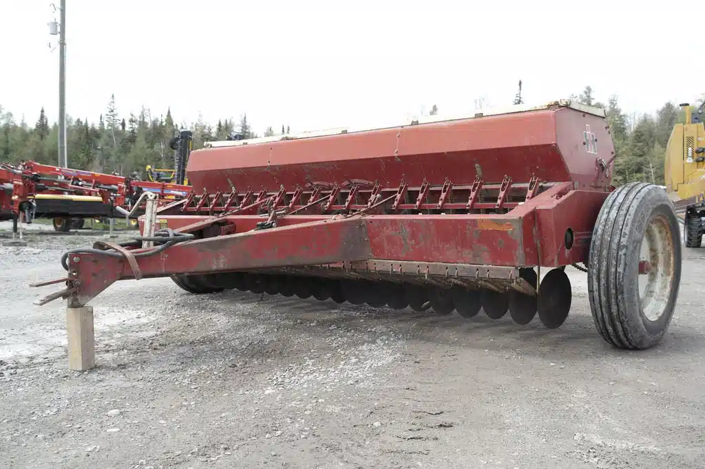 Gallery image 1 for Used International Harvester 510 Drill