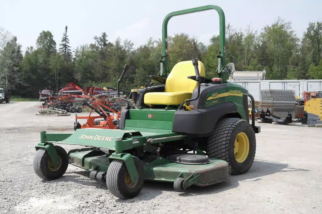 Gallery image 1 for Used John Deere 997 Mower - Riding