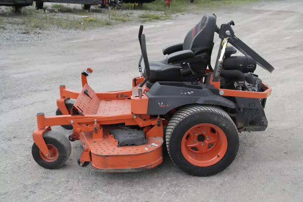Gallery image 2 for Used Kubota Z726XKW-3-60 Mower - Riding
