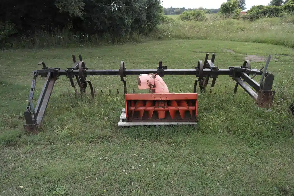 Gallery image 2 for Used Bercomac 700211-1 Snow Blower