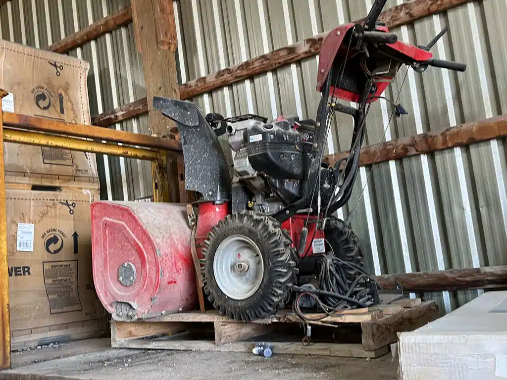 Gallery image 1 for Used Simplicity L1428E Snow Blower