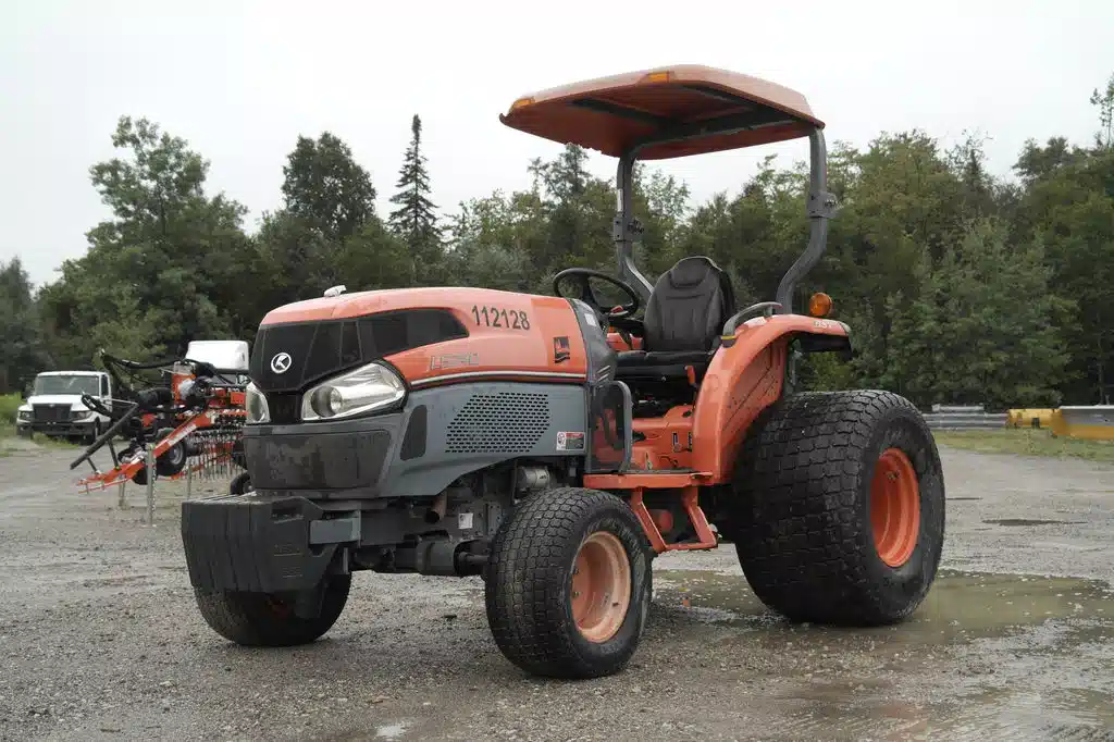 Gallery image 1 for Used Kubota L5740 Tractor