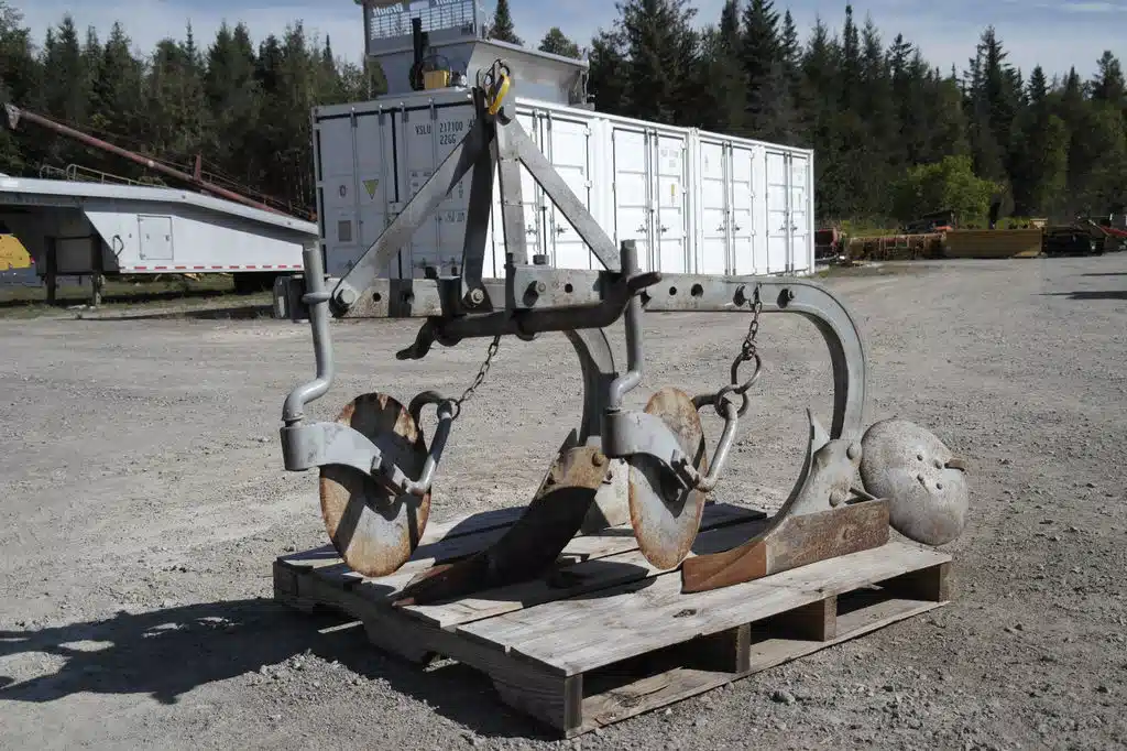 Gallery image 1 for Used Massey Ferguson 2 Furrow Tiller