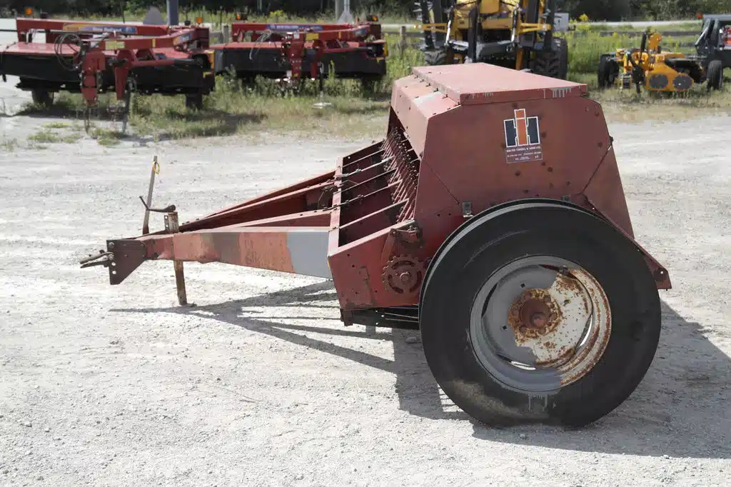 Gallery image 2 for Used International Harvester 5100 Drill