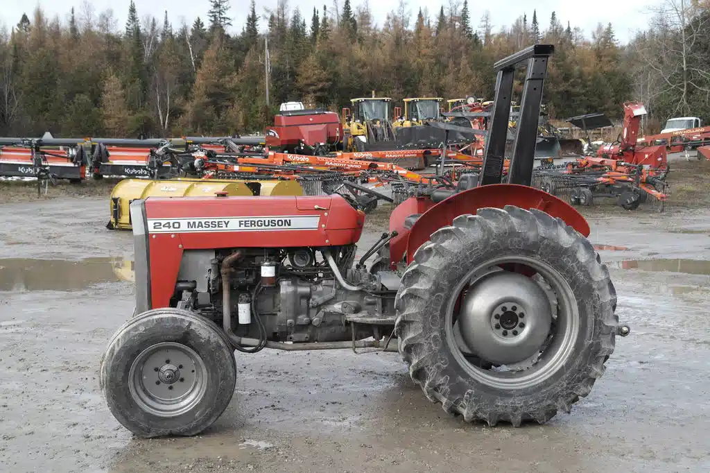 Gallery image 2 for Massey Ferguson 240 Tractor