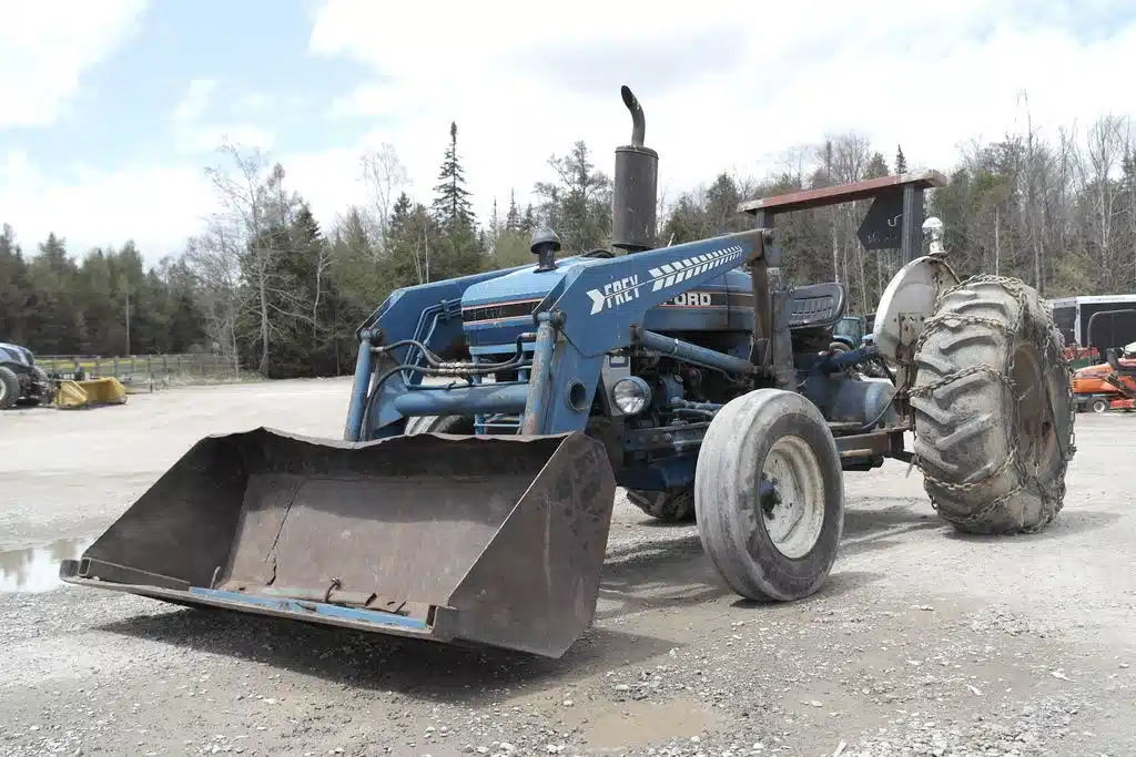 Gallery image 1 for Ford 3910 Tractor