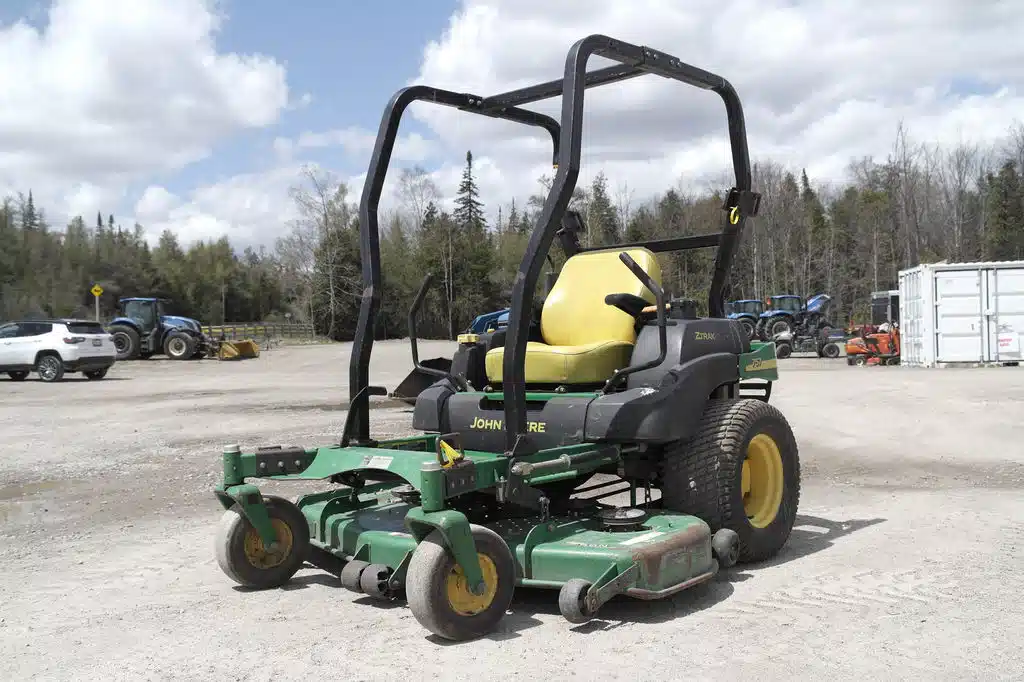 Photo de la Galerie 1 pour John Deere 757 Tondeuse à rayon de braquage zéro