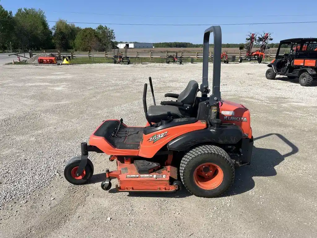 Gallery image 2 for Kubota ZG327 Mower - Zero Turn