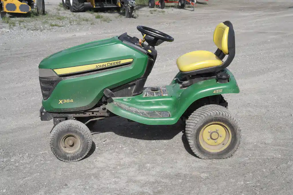 Photo de la Galerie 2 pour John Deere X384 Tracteur à pelouse