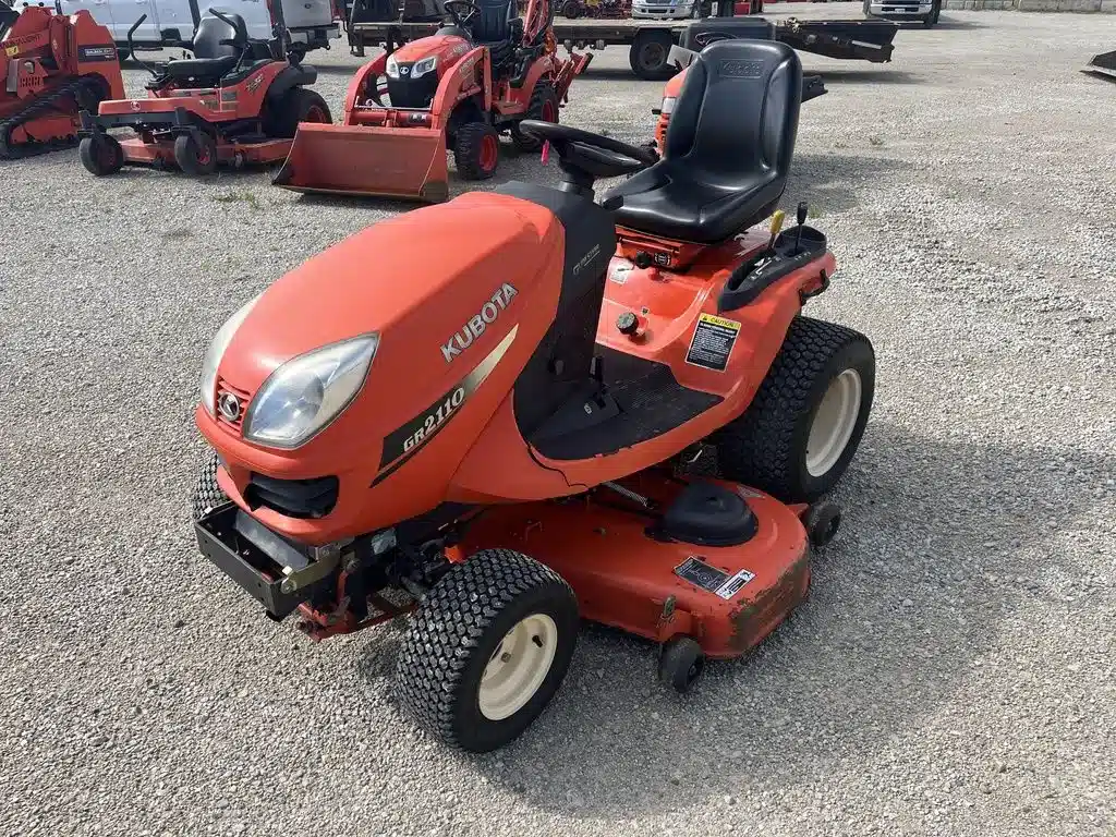 Gallery image 1 for Kubota GR2110 Lawn Tractor