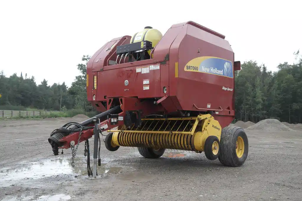 Photo de la Galerie 1 pour New Holland BR7060 Presse à Balle Ronde