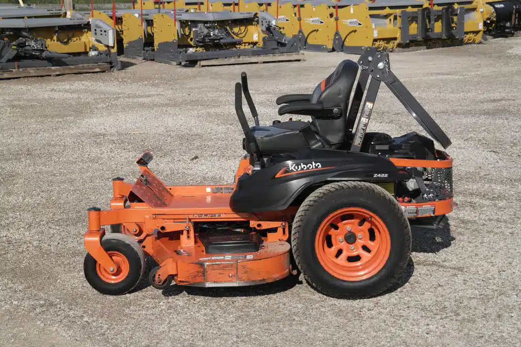 Gallery image 2 for Kubota Z422KWT-60 Mower - Zero Turn