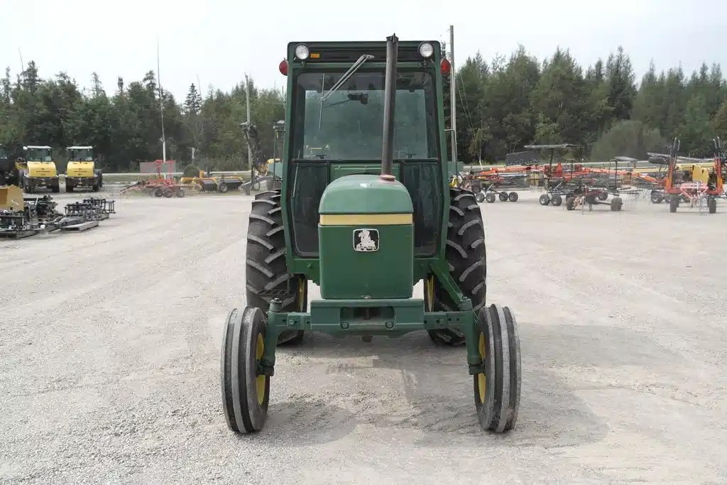 Photo de la Galerie 2 pour John Deere 1640 Tracteur