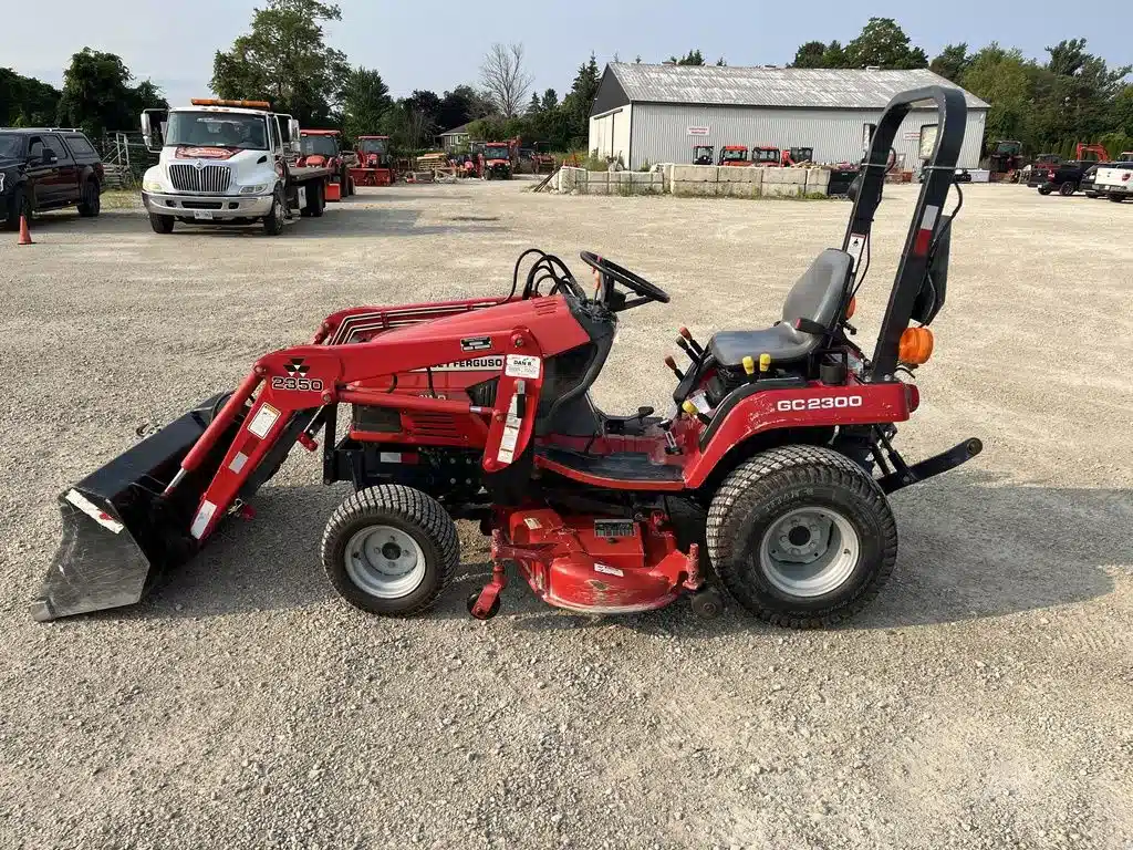 Photo de la Galerie 2 pour Massey Ferguson GC2300 Tracteur