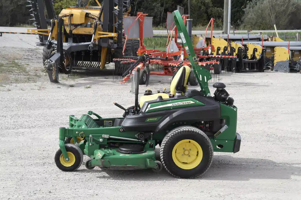 Gallery image 2 for John Deere Z960M Mower - Zero Turn