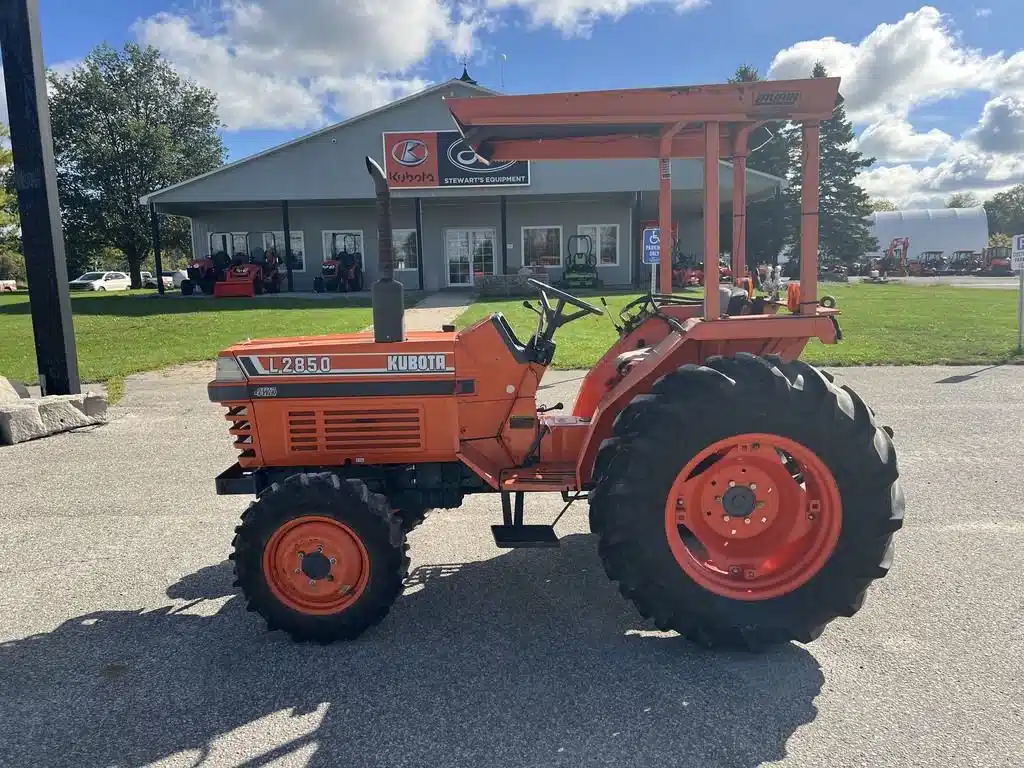 Gallery image 1 for Kubota L2850 Tractor