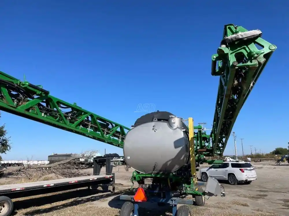 Gallery image 2 for Used 2018 John Deere 1200 g Sprayer - Pull Type