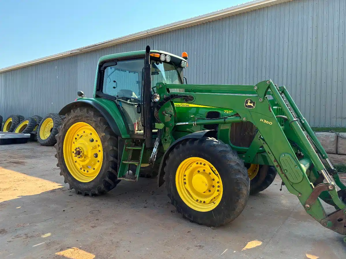 Gallery image 2 for Used John Deere 7230 PREMIUM Tractor