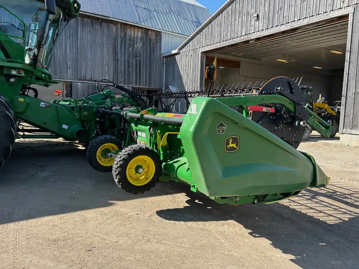 Gallery image 2 for Used 2022 John Deere HD35F Header - Draper