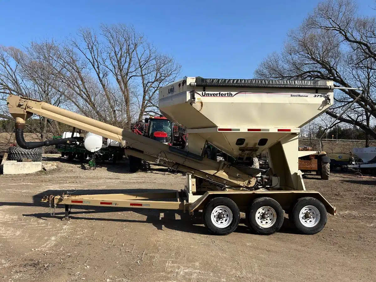 Gallery image 2 for Used Unverferth 3750 Tender