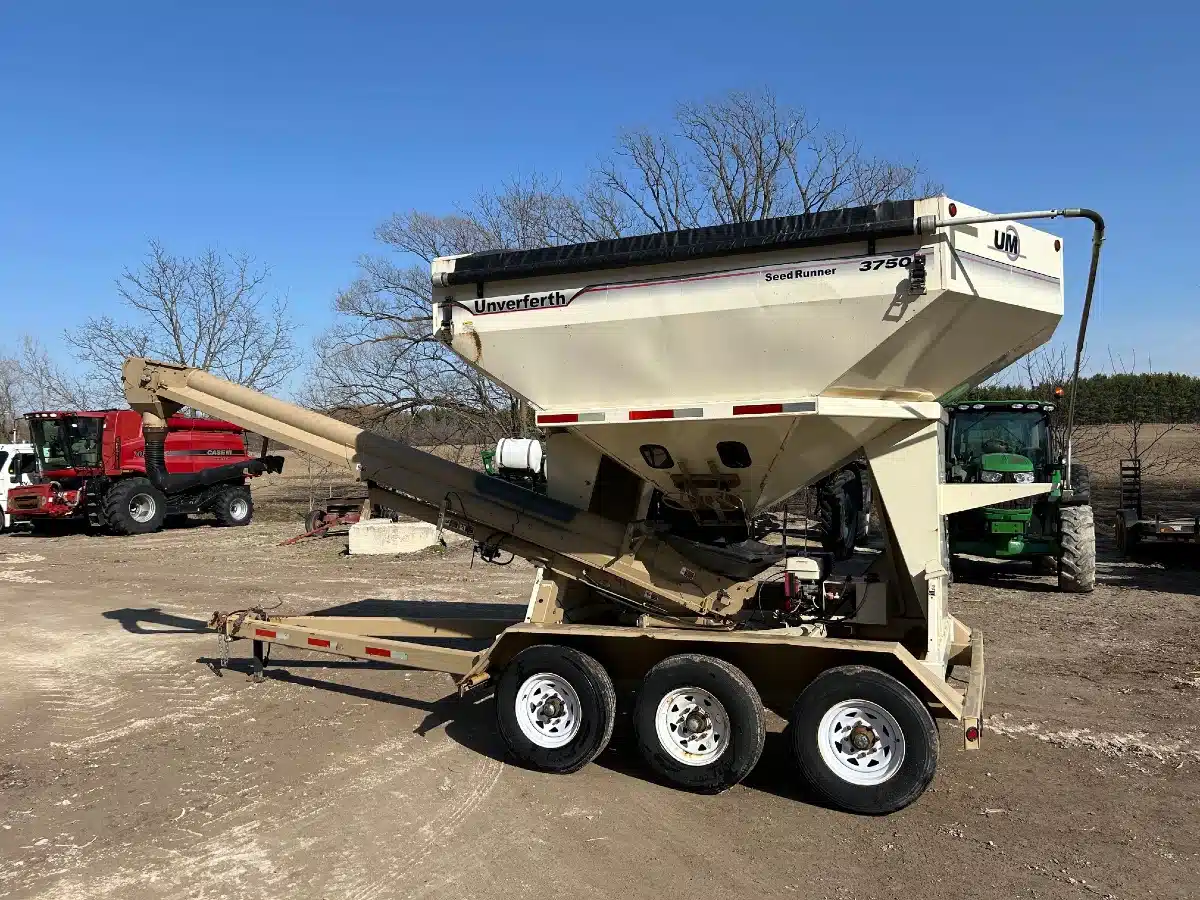 Gallery image 1 for Used Unverferth 3750 Tender