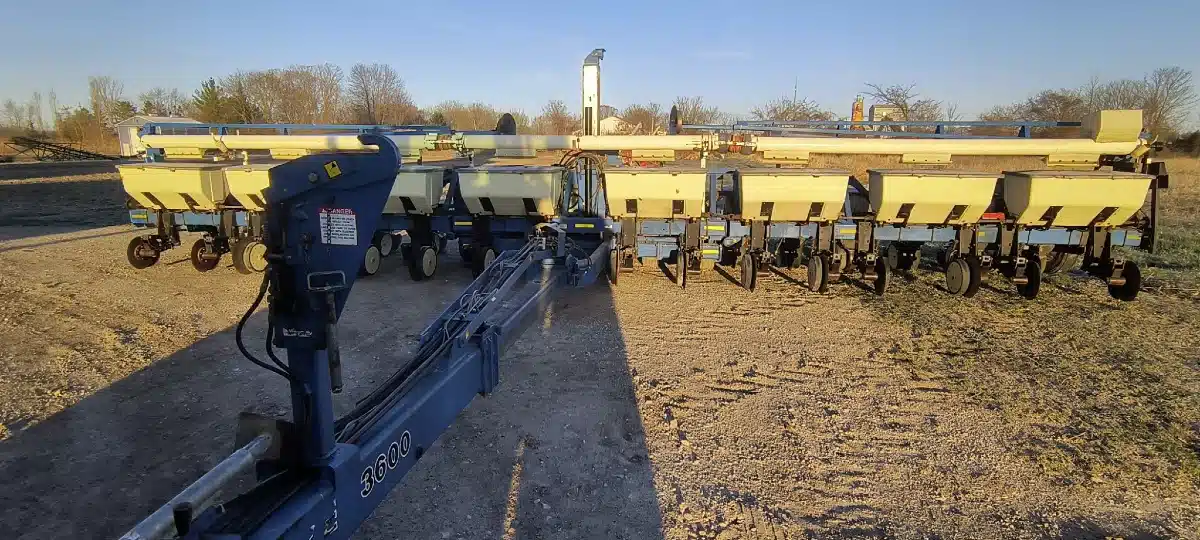 Gallery image 2 for Used 2003 Kinze 3600 Planter