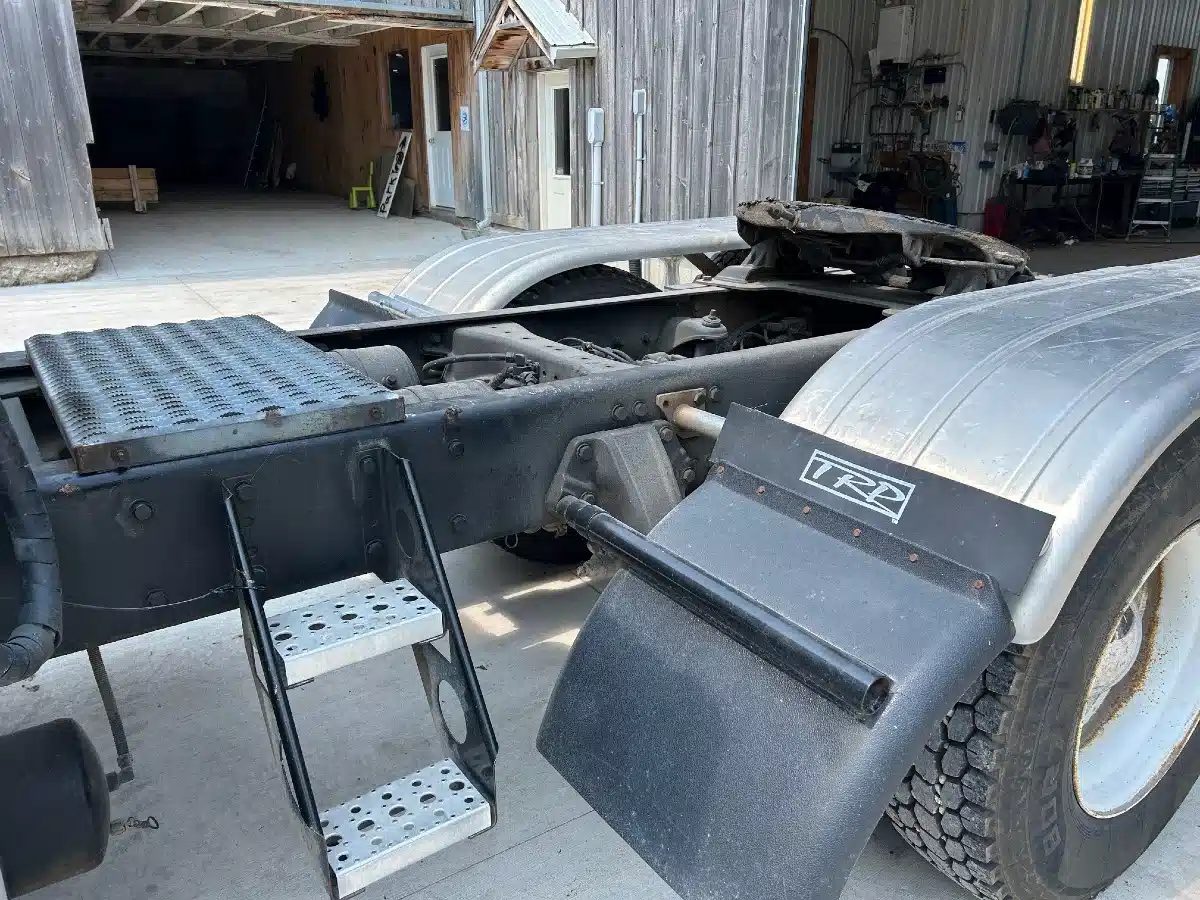 Gallery image 2 for 2011 Kenworth T800 Semi-Truck