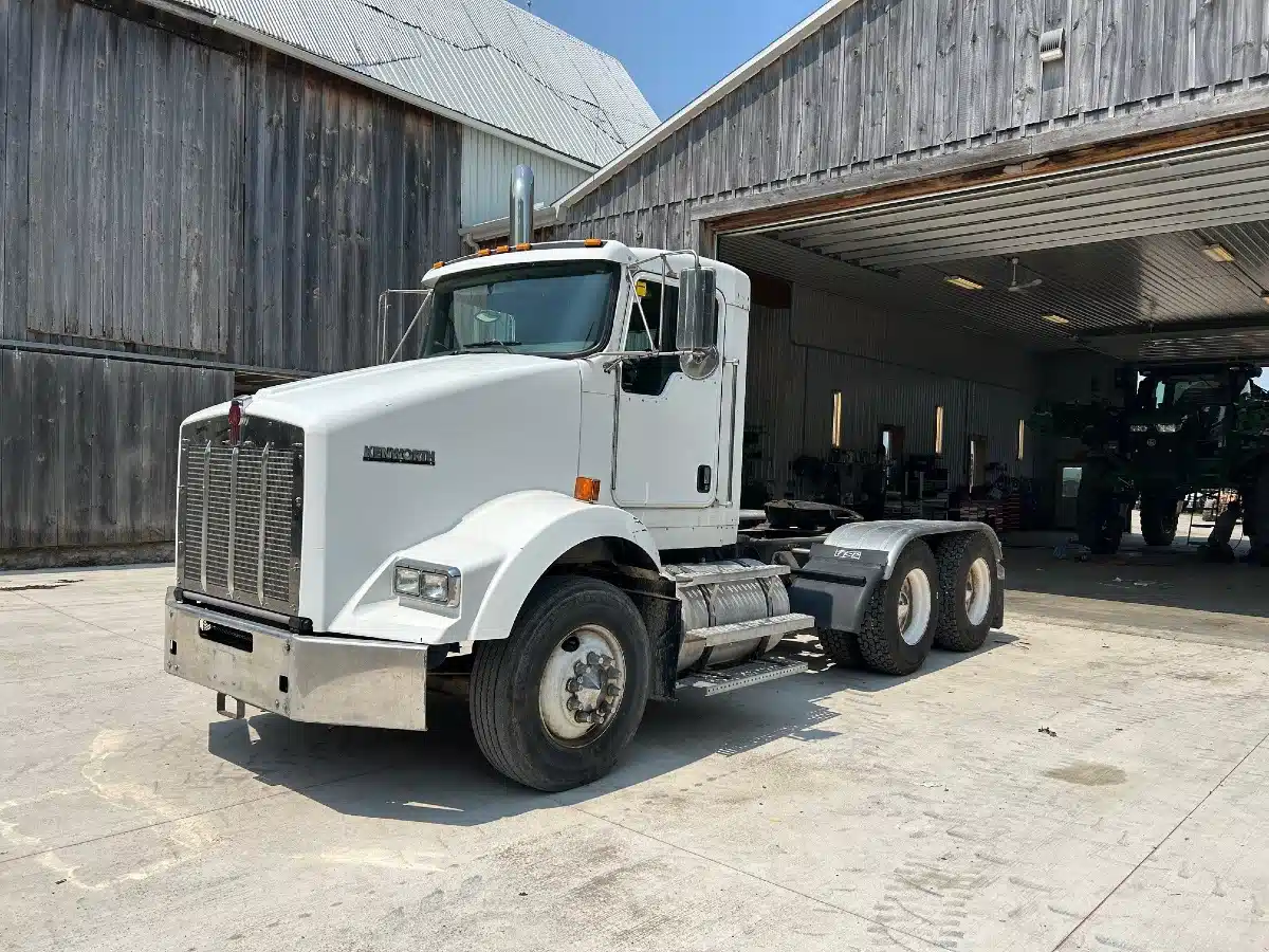Gallery image 1 for 2011 Kenworth T800 Semi-Truck