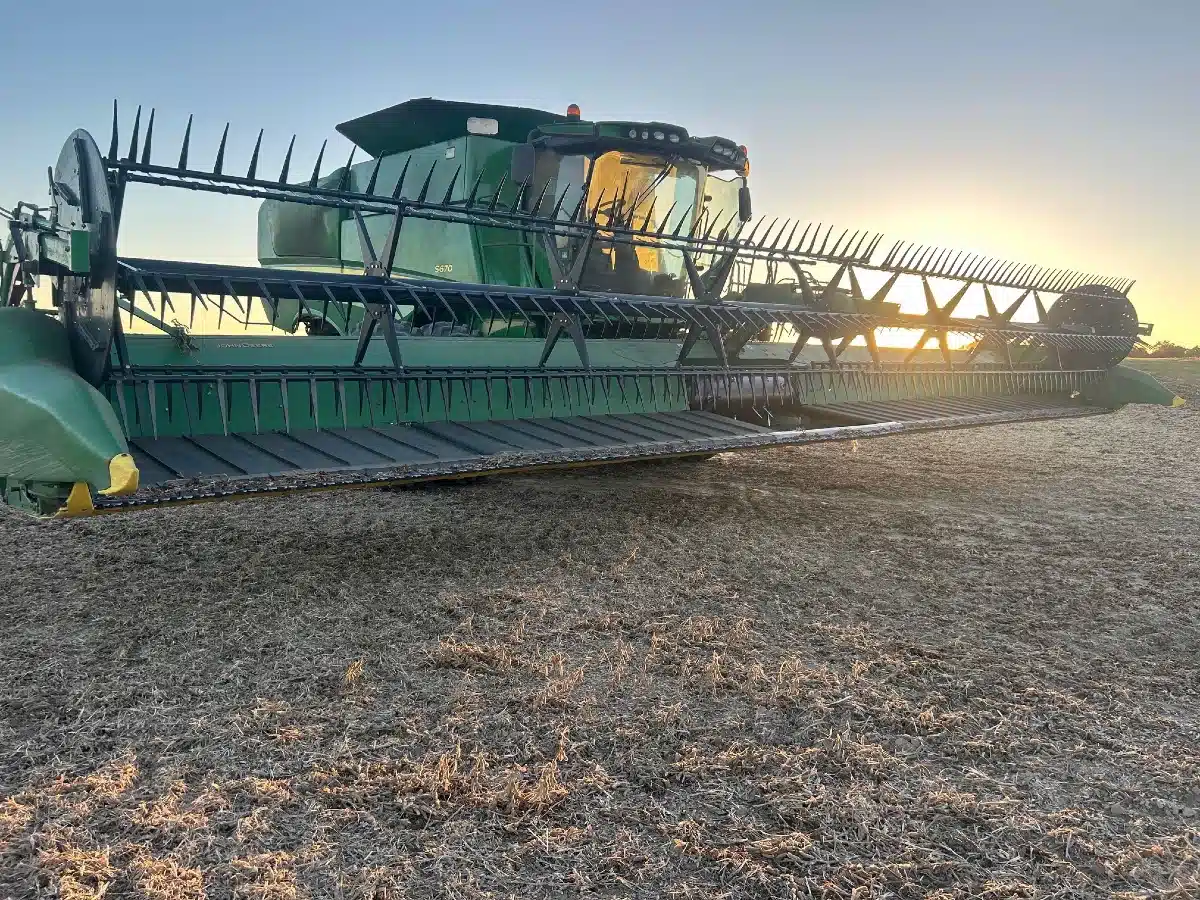 Gallery image 2 for Used 2018 John Deere 640FD Header - Draper