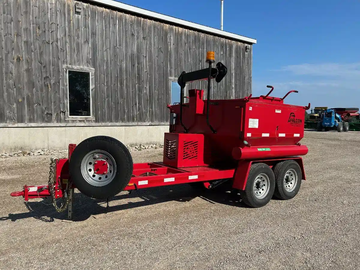 Gallery image 1 for New Falcon 4 ton Asphalt Hot Box Asphalt Equipment