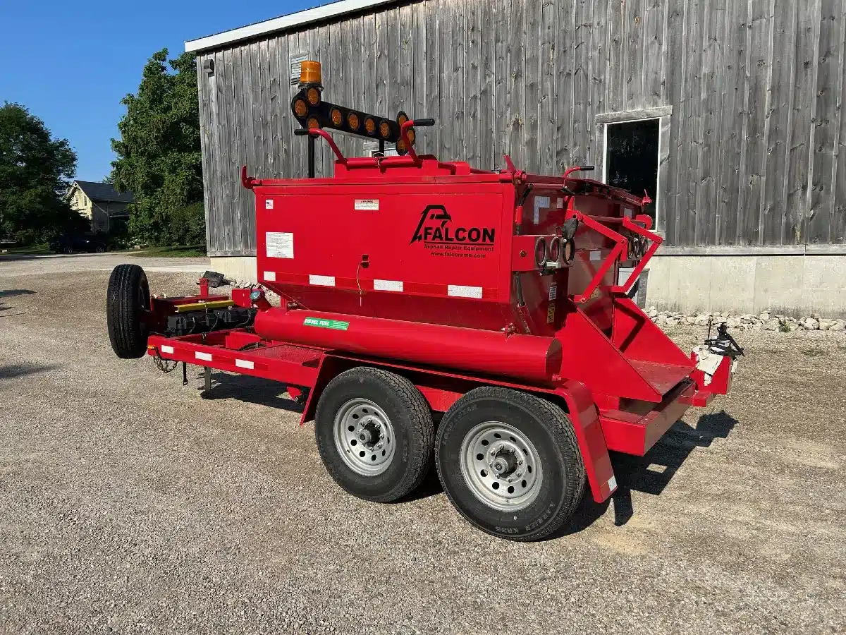 Gallery image 2 for New Falcon 4 ton Asphalt Hot Box Asphalt Equipment