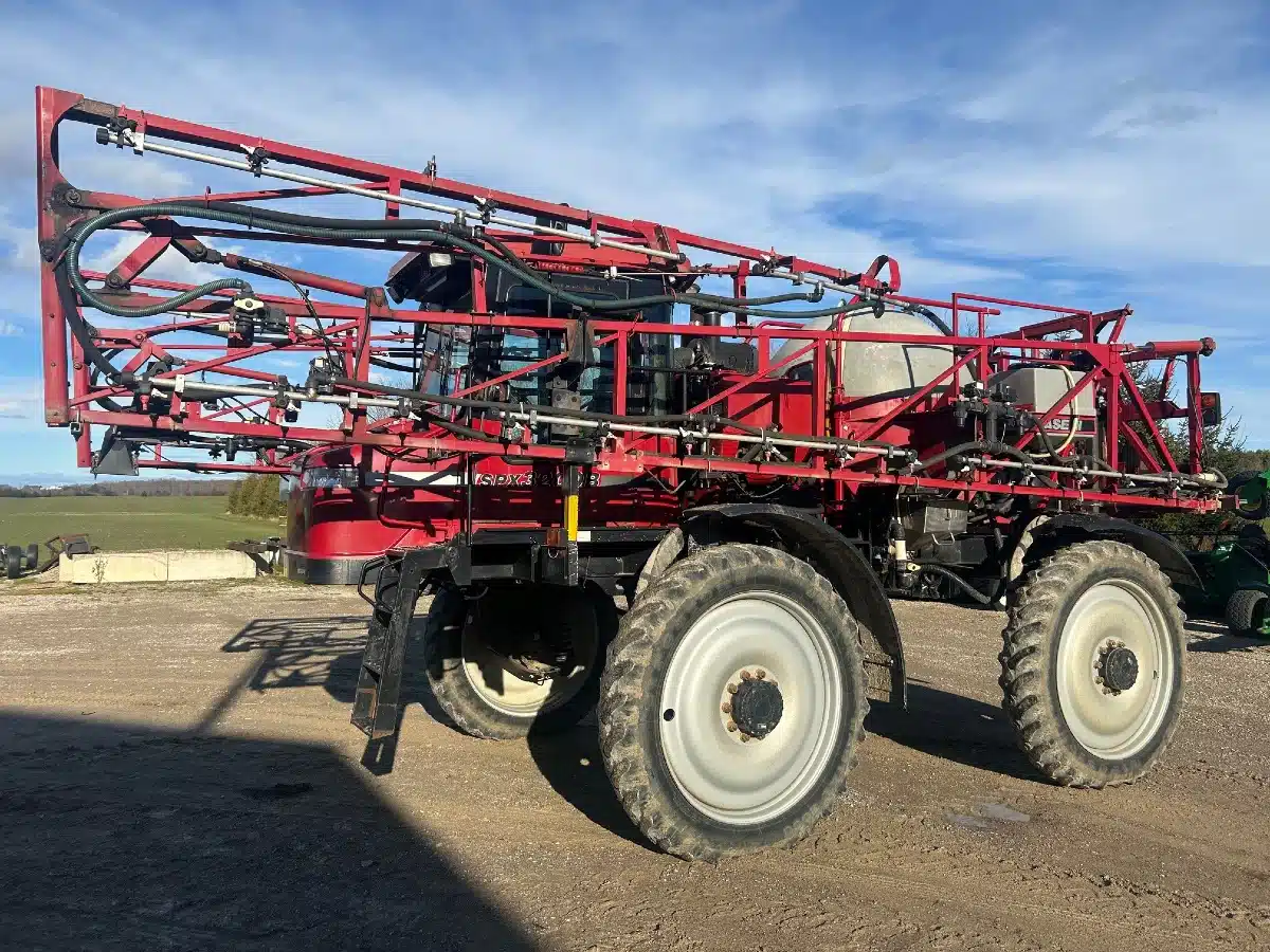 Gallery image 2 for Used 2001 Case IH PATRIOT 3200 Sprayer - Self Propelled