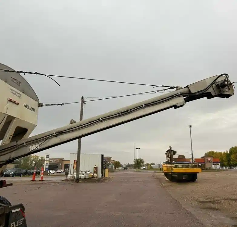 Gallery image 2 for Used 2014 Willmar 1600 Tender