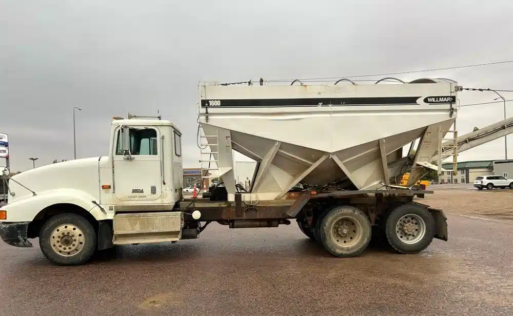 Used 2014 Willmar 1600 Tender