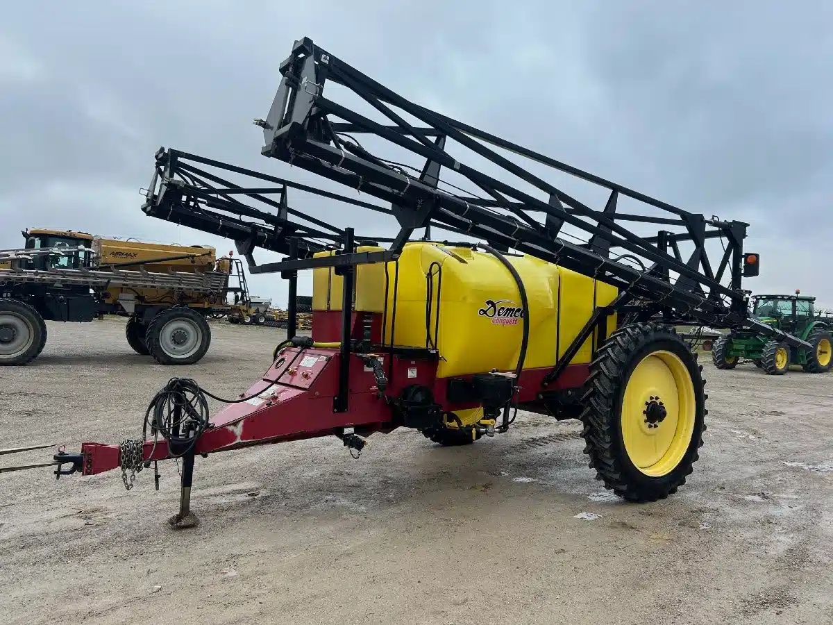 Used Demco CONQUEST 1100 Sprayer - Pull Type