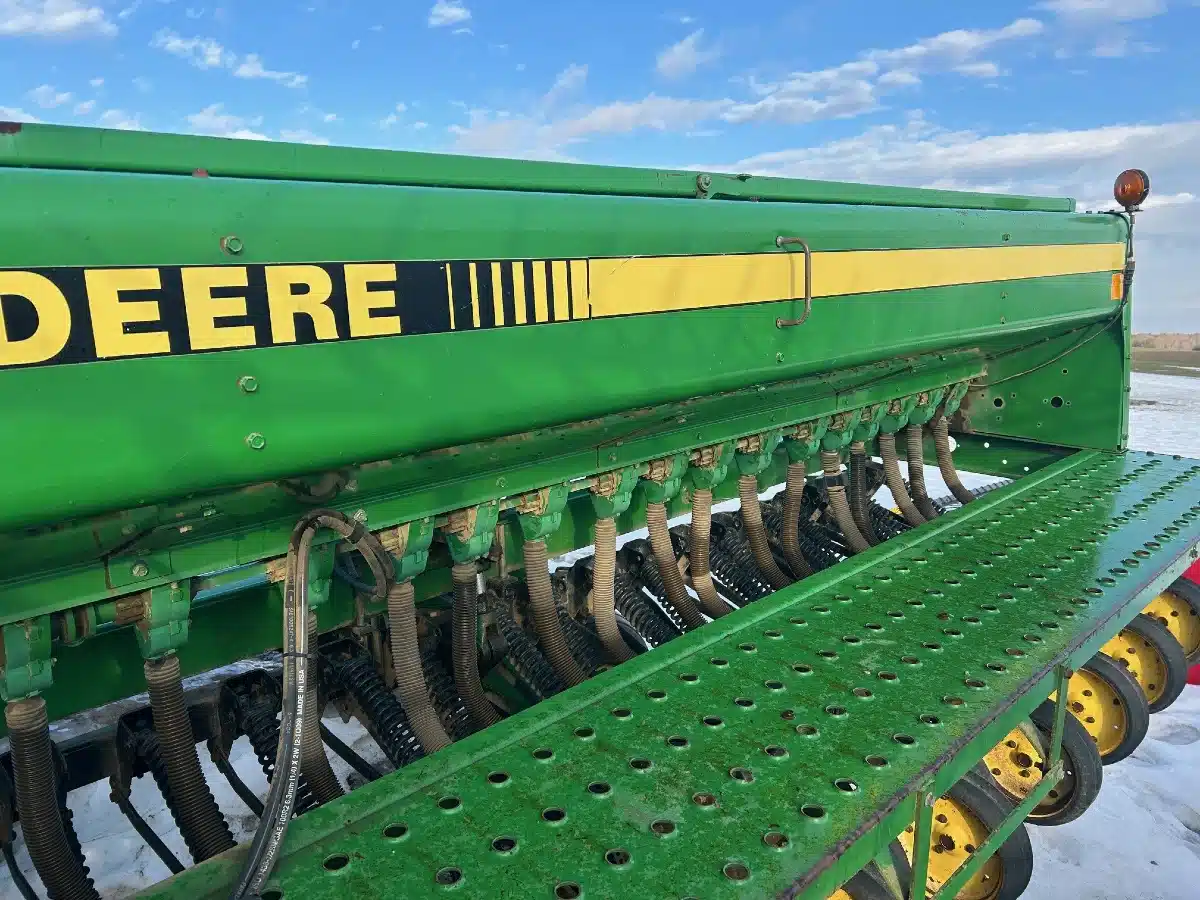 Gallery image 2 for John Deere 455 Drill
