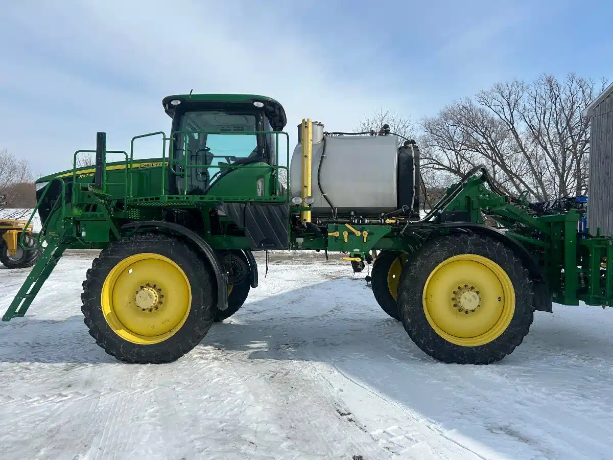 Gallery image 1 for 2017 John Deere R4038 Sprayer - Self Propelled