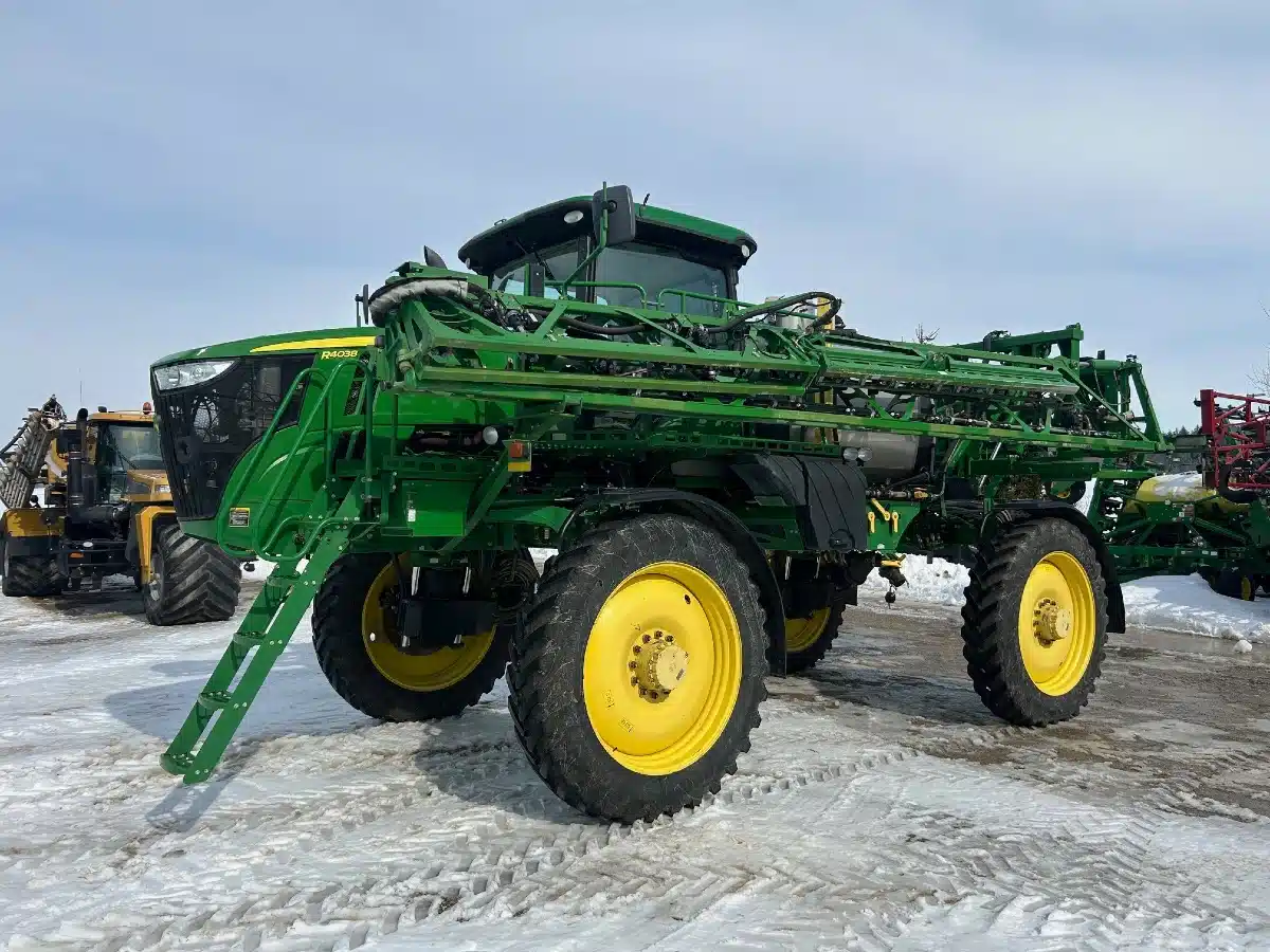 Gallery image 2 for 2017 John Deere R4038 Sprayer - Self Propelled
