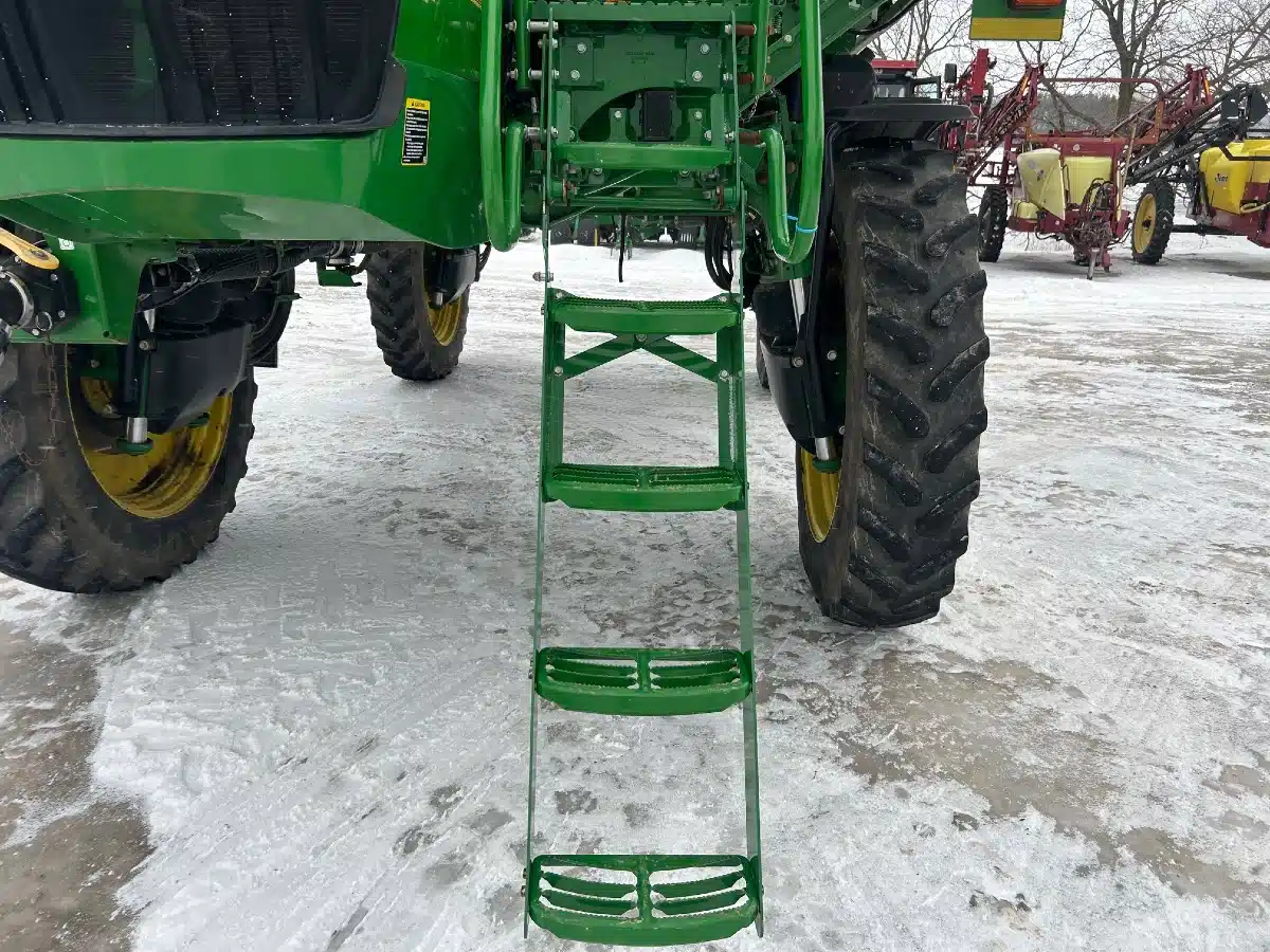 Gallery image 2 for 2019 John Deere R4038 Sprayer - Self Propelled